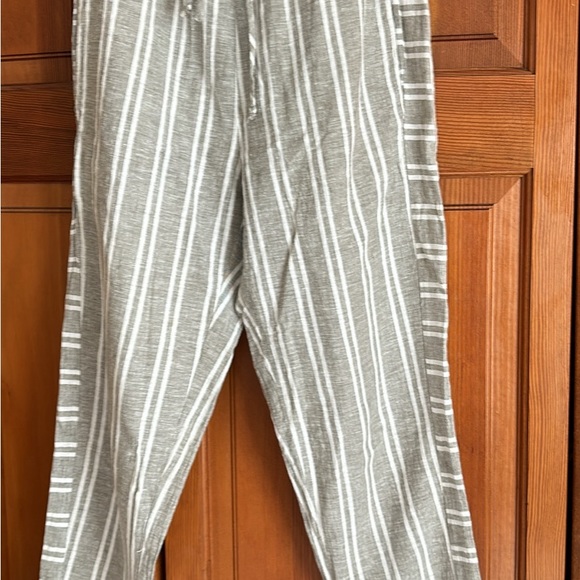 BCBG striped linen/cotton size small pants - Picture 2 of 6